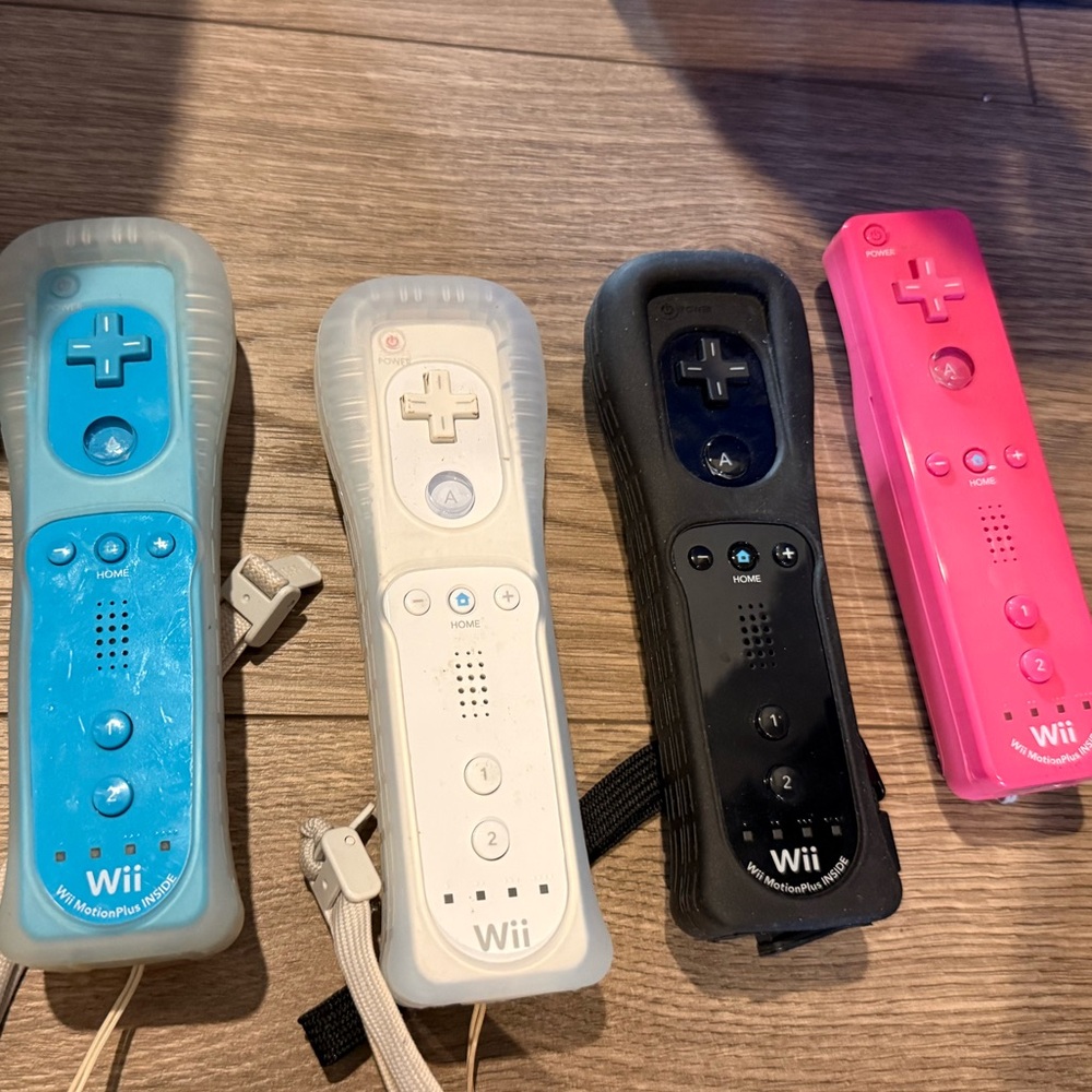 Nintendo Wii Remote – White Controller + white Nunchuk – Tested & Working
